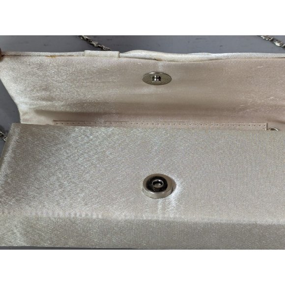 Charming Charlie‎ Cream Quilted Purse Clutch Wristlet Silver Chain Shoulder New - Picture 6 of 9